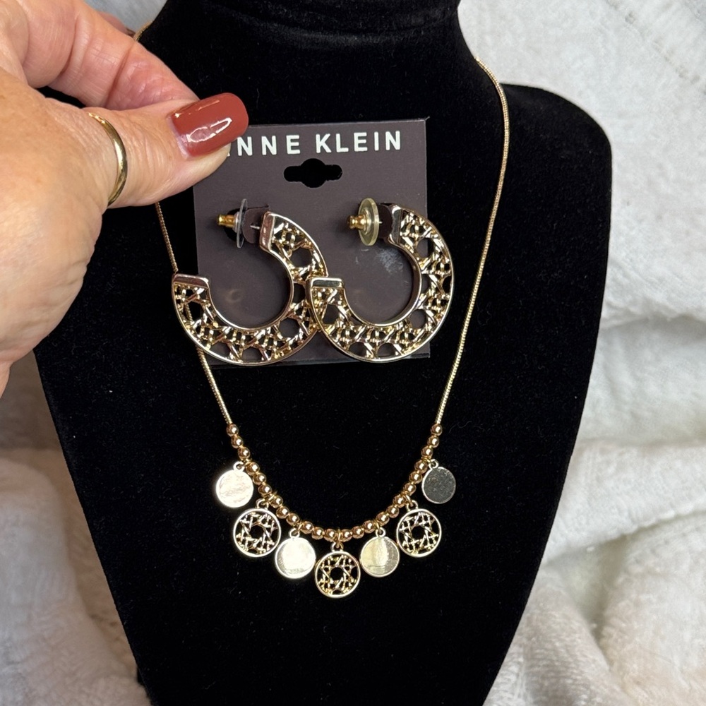 Anne Klein Gold Necklace and Earrings Set with 3” extender. NWT!